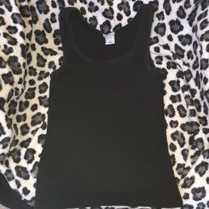 🌻🌴2/$7 Old Navy perfect fit black tank. M  GUC